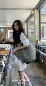 Artistic Canvas and Leather Patchwork Tote Bag Minimalist Casual Large Capacity Shoulder Bag with Storage Pouch