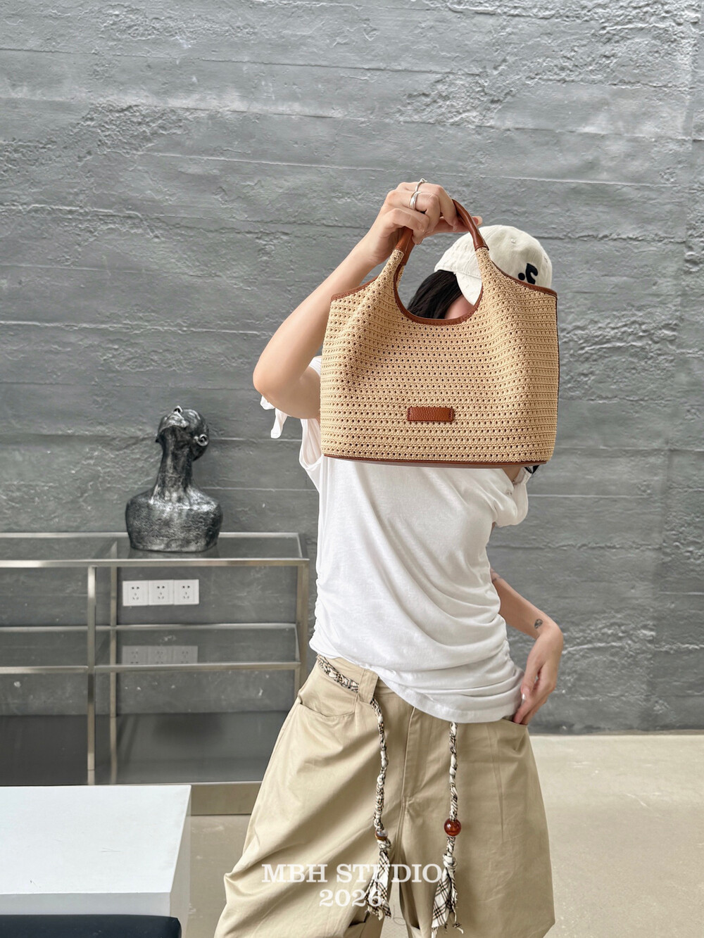 MBH Woven Basket Bag Open-Top Handbag for Vacation with Storage Pouch - Image 2