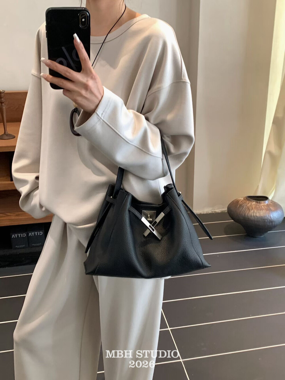 MBH Women's Long-Termist Commuter Kelly Bucket Bag Top Layer Cowhide Large Capacity Crossbody Shoulder Bag - Image 3