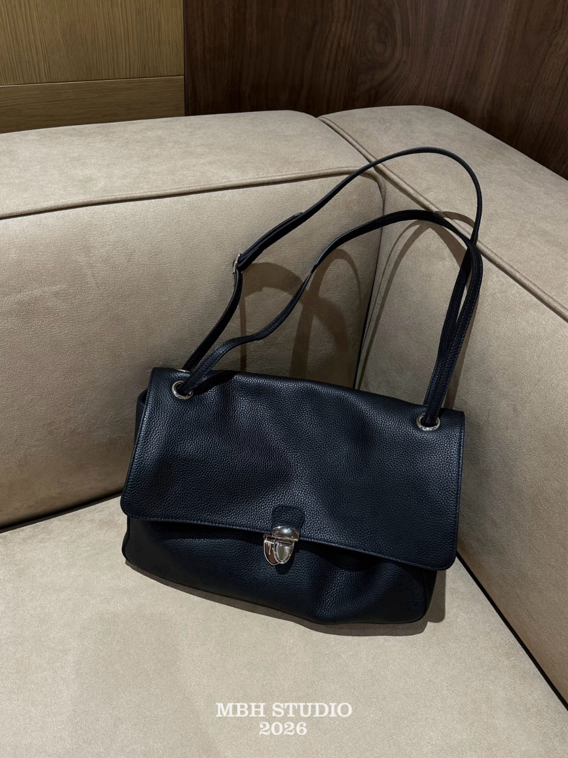 MBH Large Capacity Leather Tote Bag for Women Zip Commuter Shoulder Bag - Image 2